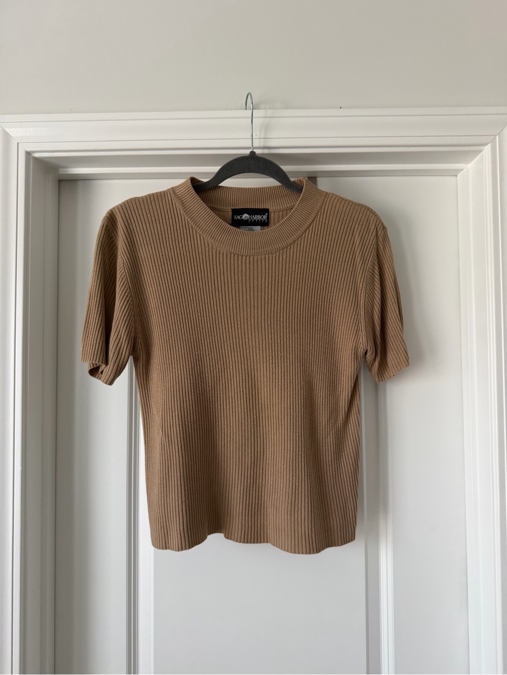 Sag Harbor Ribbed Short-Sleeve Top in Camel